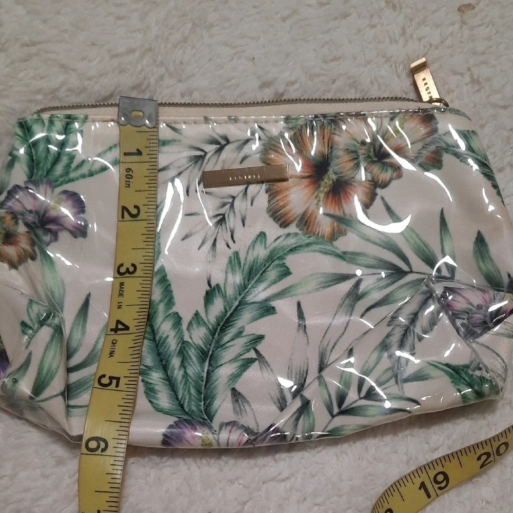 Banana Republic bundle includes